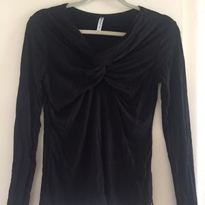 Black long sleeves Fabletics top
